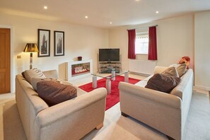 TV - Host & Stay | The Lodge (Scarborough)