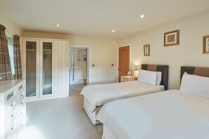 2 Schlafzimmer, hochwertige Bettwaren, Bügeleisen/Bügelbrett