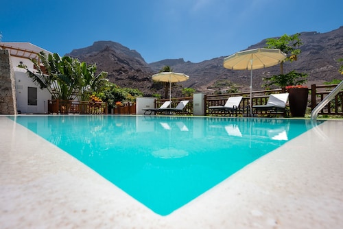 C-2/HOUSE IN THE COUNTRYSIDE WITH SWIMMING POOL, ON A FRUIT FARM AT 3 KMS.DE PUERTO MOGÁN