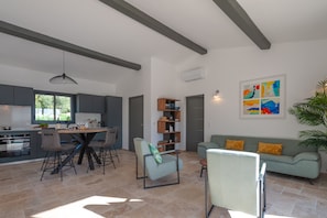 Smart TV, fireplace, DVD player