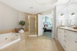 Combined shower/bathtub, jetted bath, hair dryer, towels - Caribe C 915-Fully Updated-Beach Side Views-Orange Beach-Signature Properties (Orange Beach)