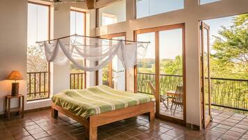 4 bedrooms, desk, iron/ironing board, travel crib