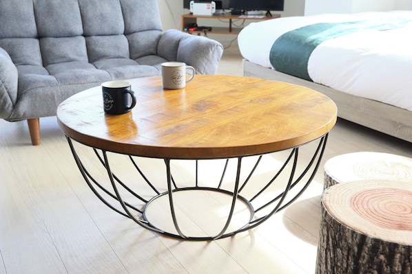 2 soverom, skrivebord, strykejern/-brett og wi-fi (inkludert)