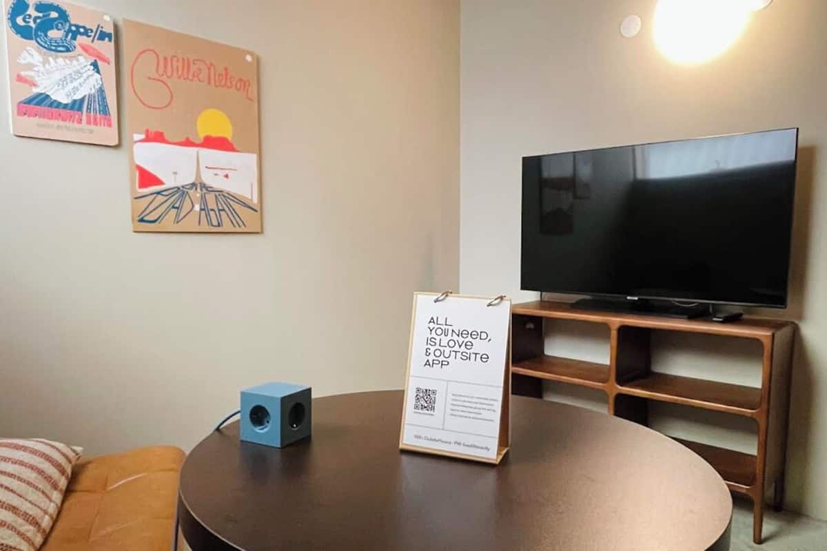 Basic Room | 1 bedroom, minibar, in-room safe, desk