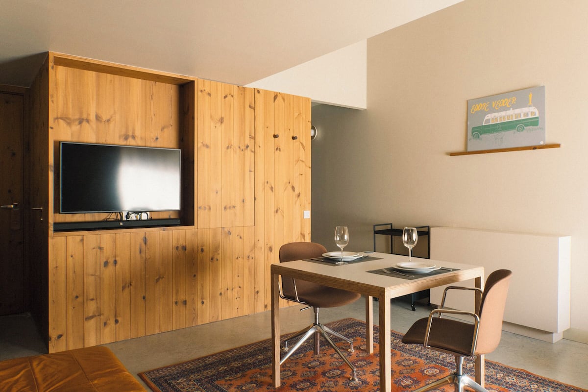 Apartment | Living area | 43-inch Smart TV with cable channels, TV