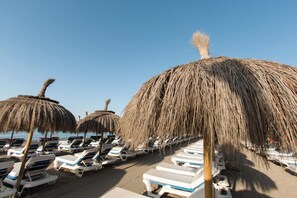 Platja a a prop, gandules de platja i tovalloles de platja 