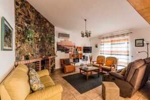 Smart TV, DVD player, foosball, table tennis