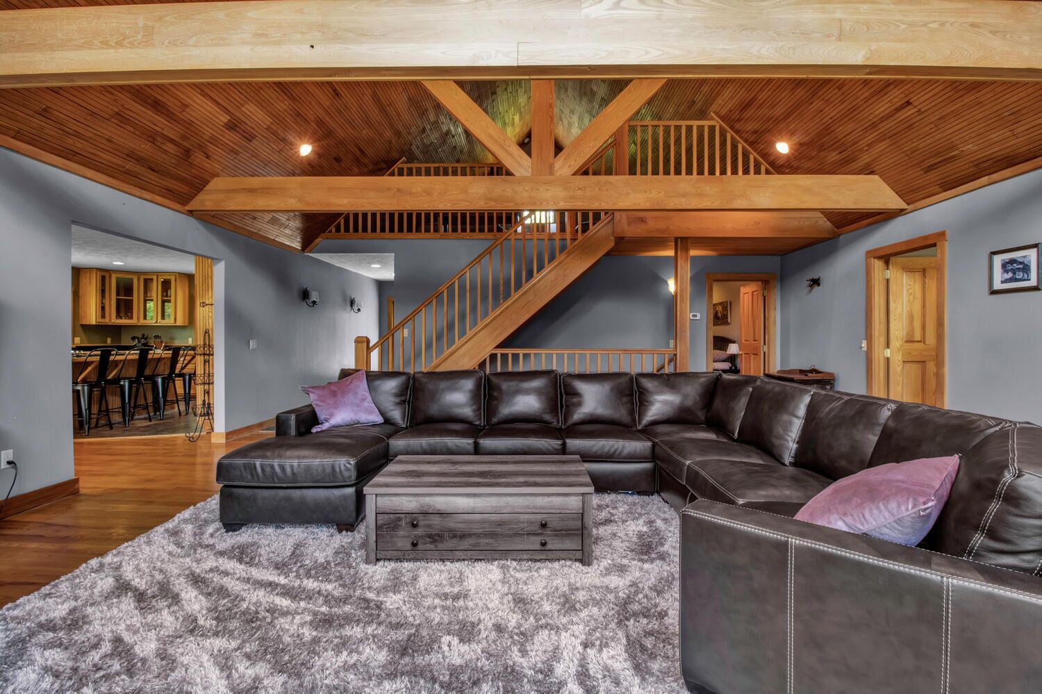 Smart TV, chimenea y futbolito 