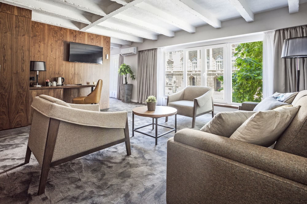 Nomad Luxury Suites