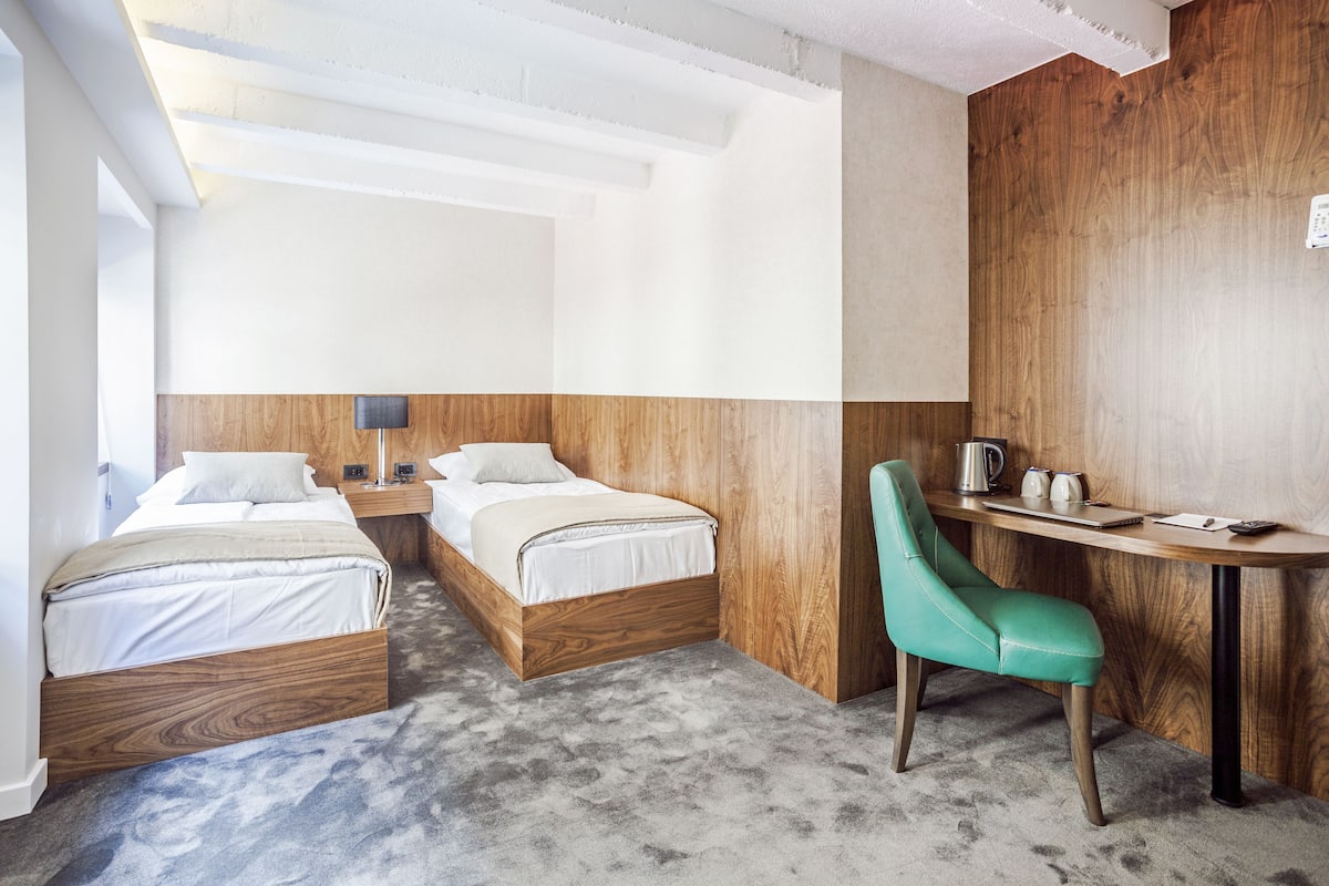 1 bedroom, Egyptian cotton sheets, premium bedding, memory-foam beds