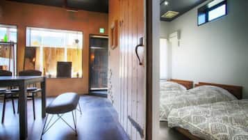 1 bedroom, desk, free WiFi, bed sheets