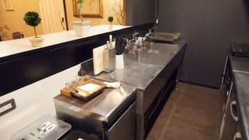 Fridge, microwave, stovetop, cookware/dishes/utensils