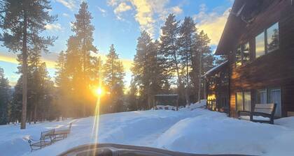 ❤️5+1 Bedrooms on 5 Private ACRES! VIEWS😎HOTTUB❤️GAMEROOM! Great Location!