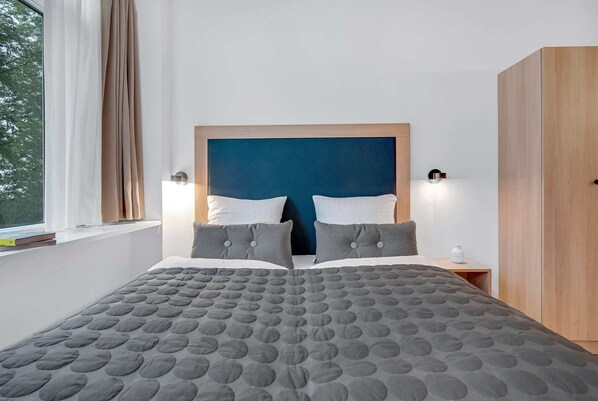 Iron/ironing board, travel crib, free WiFi, bed sheets