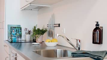 Refrigerador, microondas, horno, placa de cocina