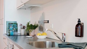 Kaffetrakter/tekoker, kjøleskap, mikrobølgeovn og ovn