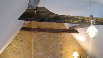 1 slaapkamer, een strijkplank/strijkijzer, gratis wifi, beddengoed