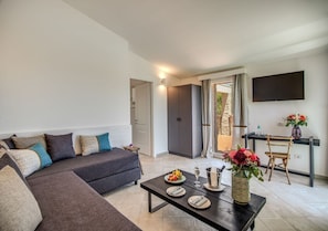 Hypo-allergenic bedding, minibar, in-room safe, laptop workspace - Cala Sinzias Resort (Castiadas)
