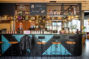 Bar (on property) - Moxy Bordeaux Hotel (Bordeaux)