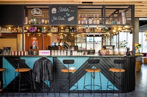 Bar (en el alojamiento)
