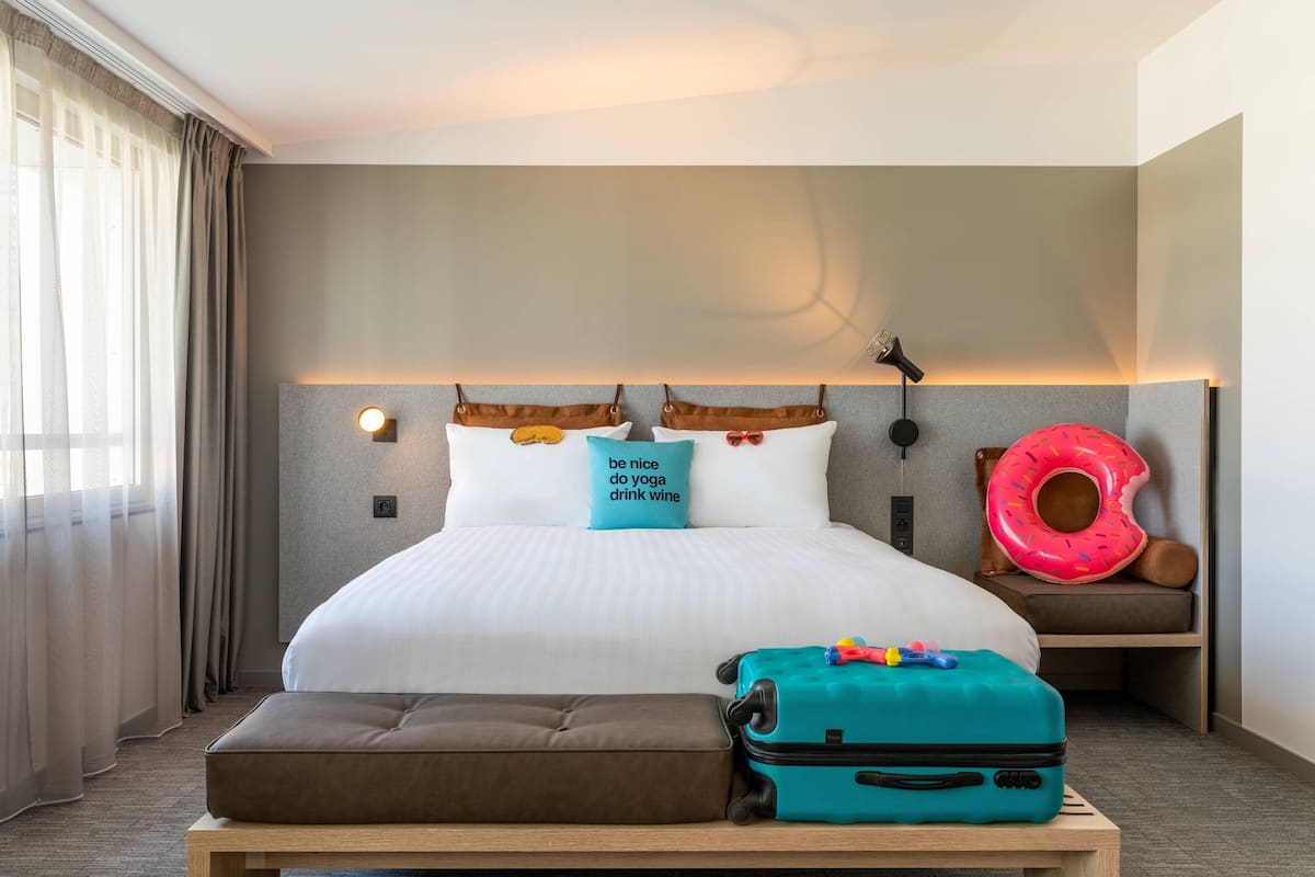 Room, 1 Queen Bed with Sofa bed