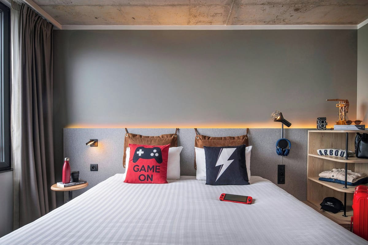 Desk, laptop workspace, blackout drapes, soundproofing