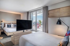 Room, 1 Queen Bed with Sofa bed | Desk, laptop workspace, blackout curtains, soundproofing