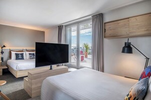 Room, 1 Queen Bed with Sofa bed | Desk, laptop workspace, blackout drapes, soundproofing