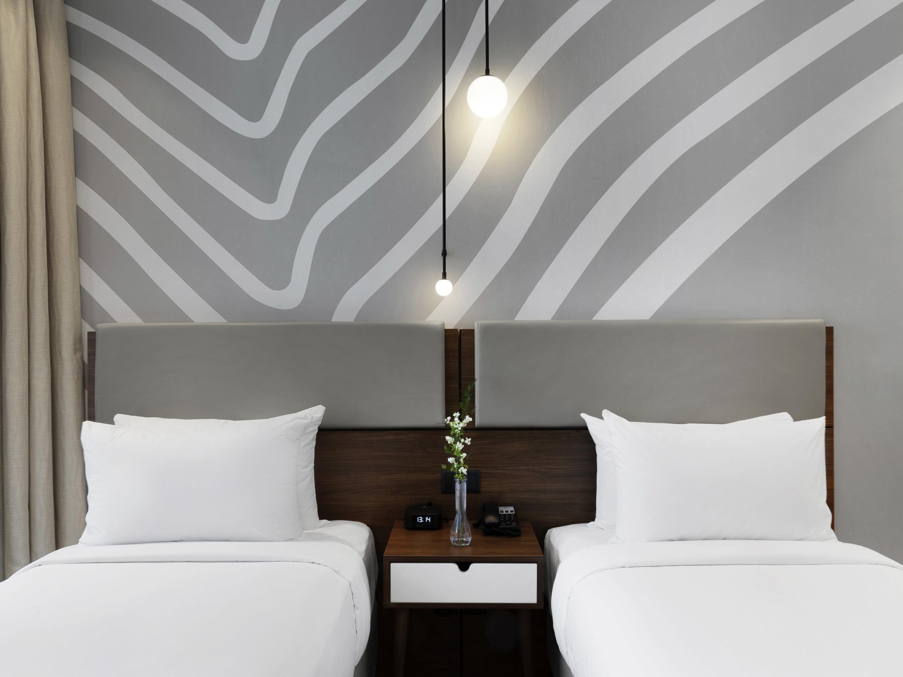 Studio, 2 Twin Beds | Premium bedding, in-room safe, desk, laptop workspace