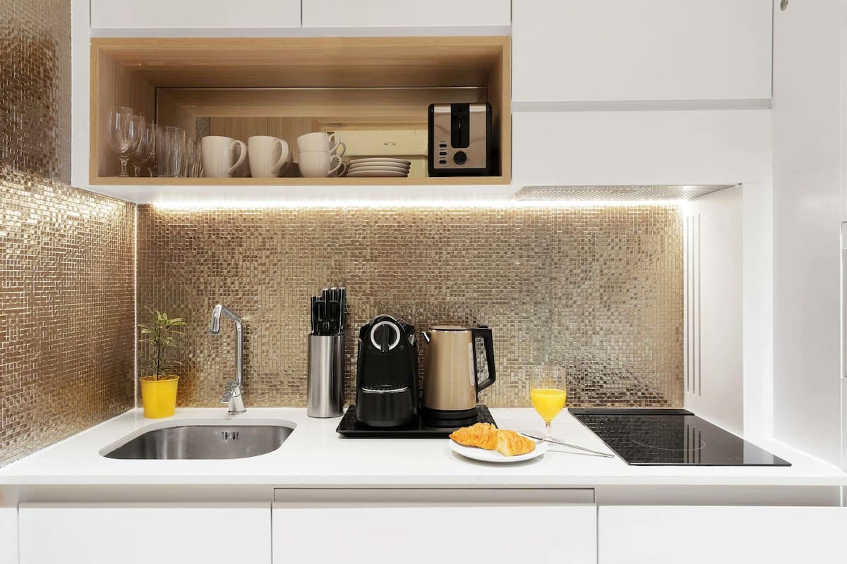 Premium bedding, in-room safe, desk, laptop workspace