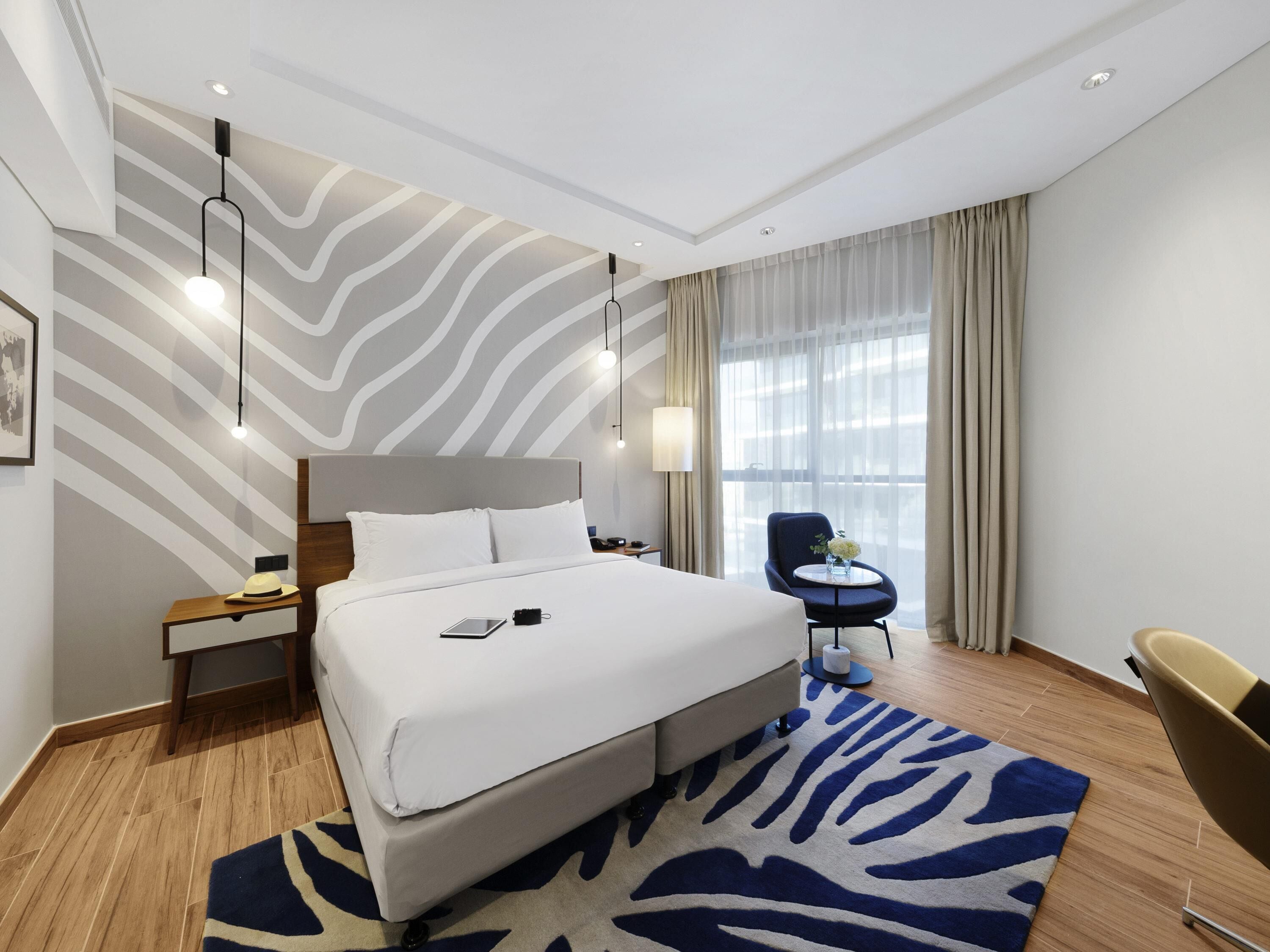 Roupas de cama premium, cofres nos quartos, escrivaninha