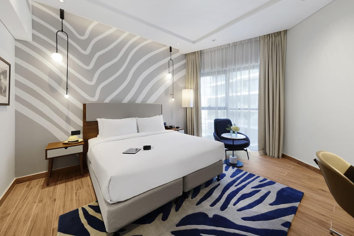 Roupas de cama premium, cofres nos quartos, escrivaninha