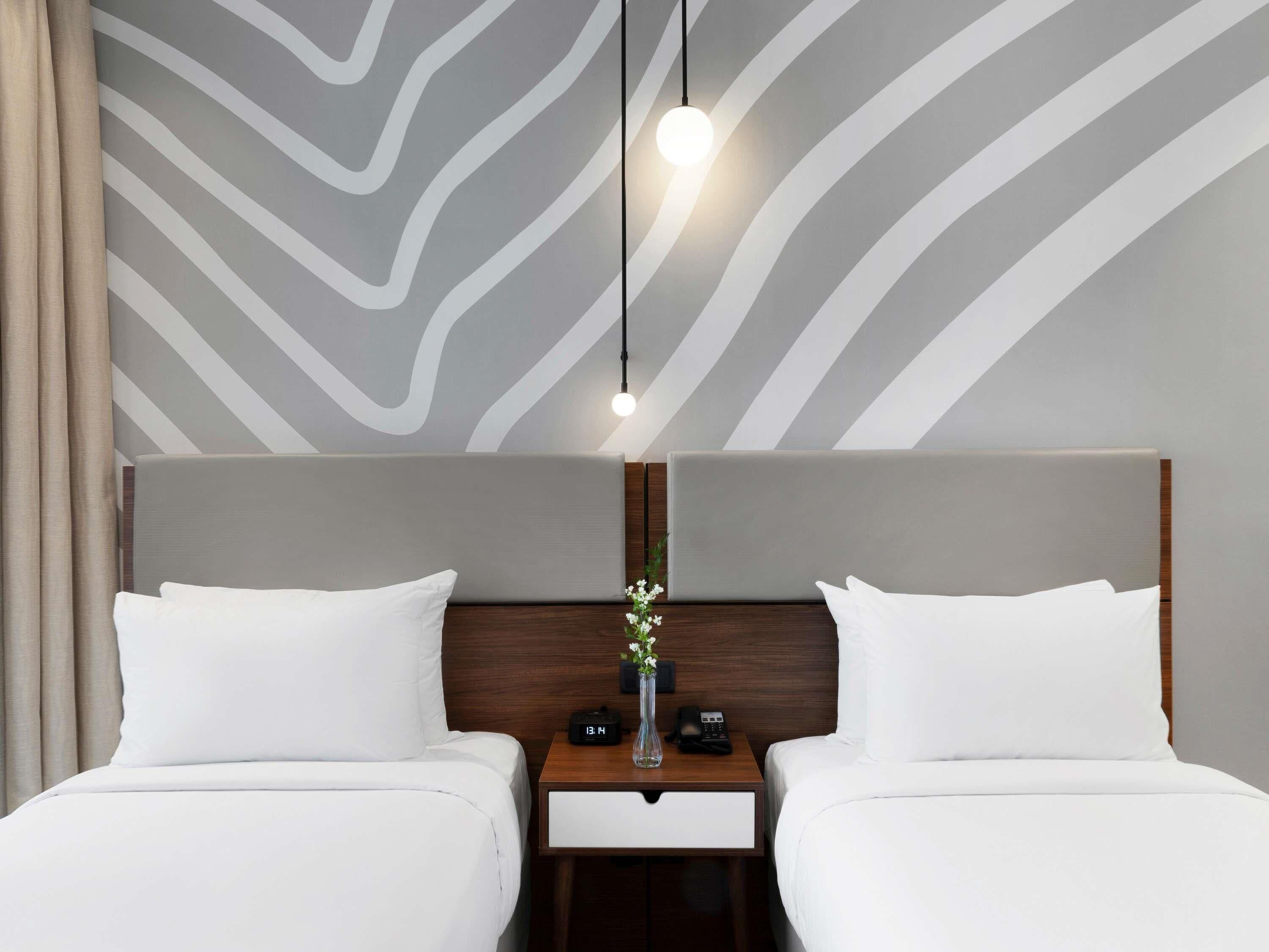 Studio, 2 Twin Beds | Premium bedding, in-room safe, desk, laptop workspace