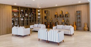 Área de estar no saguão