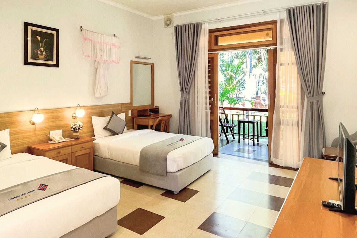 Bungalow Twin | 1 bedroom, in-room safe, desk, rollaway beds