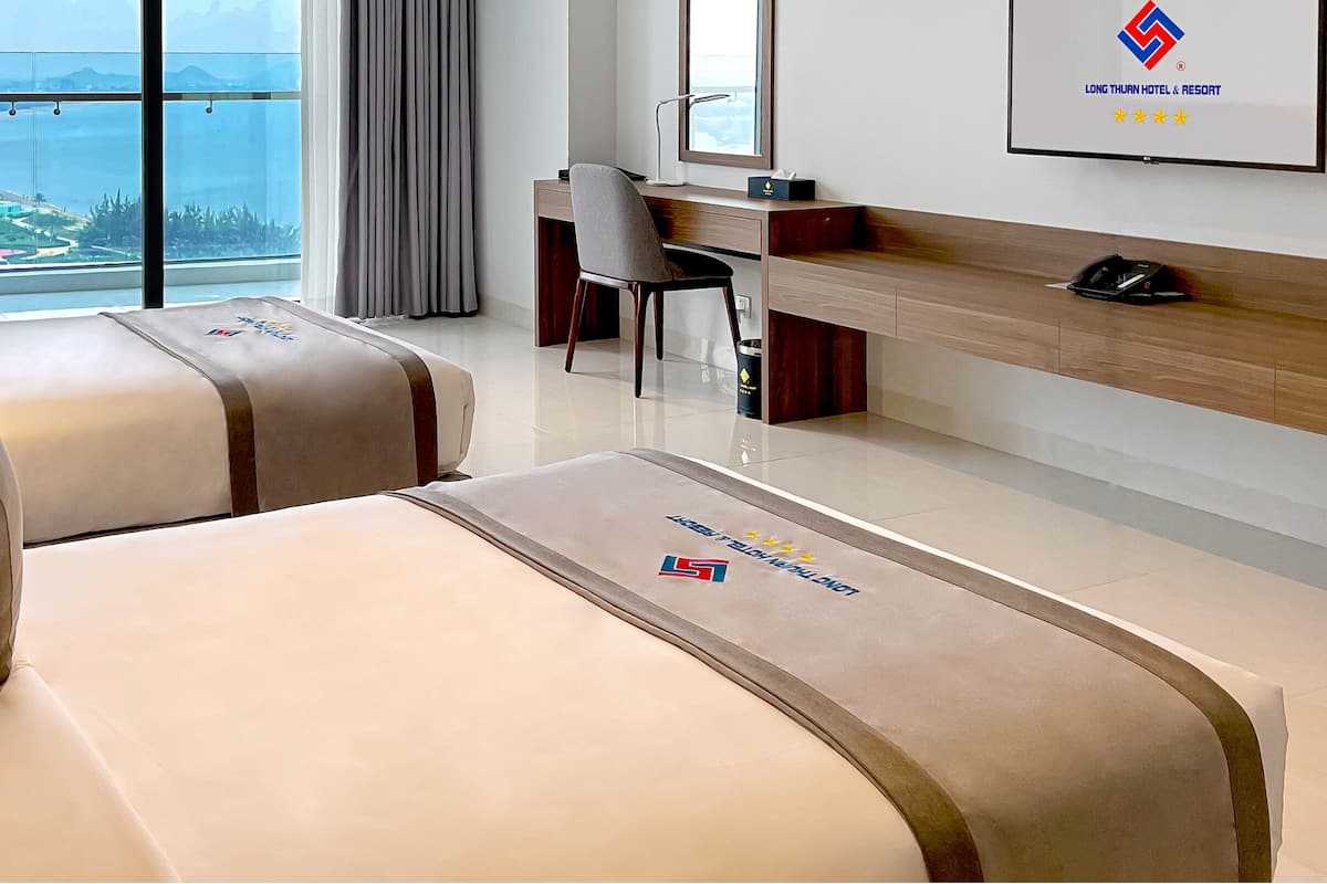 Deluxe Ocean View Twin | 1 bedroom, in-room safe, desk, rollaway beds