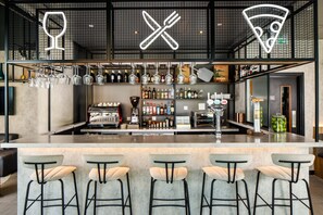 Breakfast, lunch and dinner served - ibis London Sutton Point (Sutton)