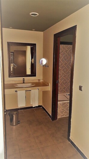Bathroom - Oasis Atlantico Blue Pearl Beach and spa (Madagh)