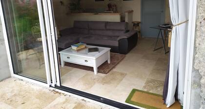 TOTALLY INDEPENDENT HOUSE on 2 hectares FOR 5 PEOPLE