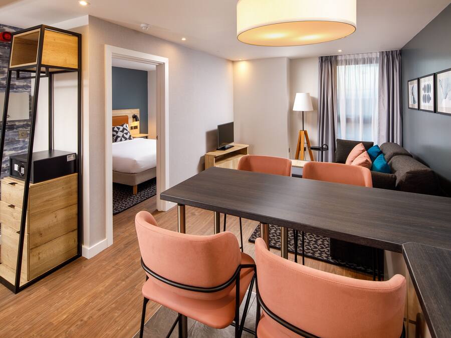 Apartment, 1 Bedroom | In-room safe, desk, laptop workspace, blackout drapes