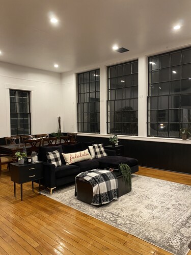 UNIQUE/HISTORIC STAY IN AN 1874 ERA SCHOOLHOUSE!!