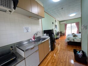 1 bedroom, desk, free WiFi, bed sheets - N203  Free parking  Pineapple Park 2 minutes on / Nago Okinawa (Nago)