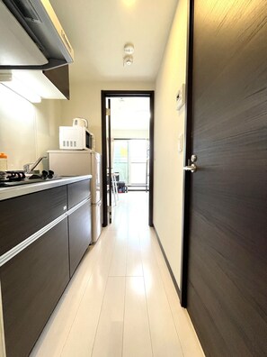 Fridge, microwave, stovetop, cookware/dishes/utensils - 1K type 202 - Credo Maison Kamakura 202 / Kamakura Kanagawa (Kamakura)