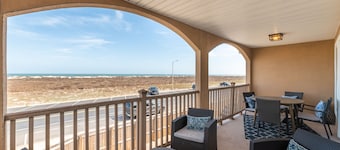 Newly updated- Mermaid Cove, Padre Island -Whitecap Beach - Across the Gulf!