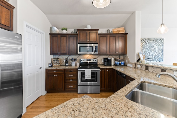 Frigorífic, microones, forn i placa de cuina