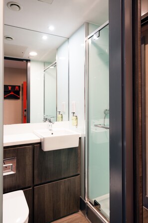 Twin Room with Window | Bathroom