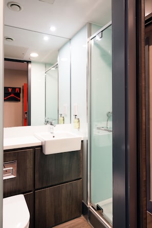 Twin Room with Window | Bathroom