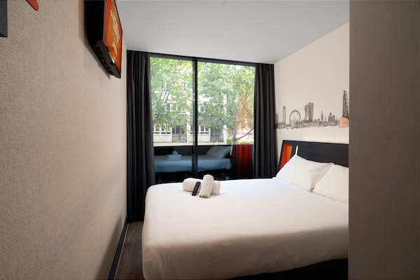 Double Room with Window | Memory foam beds, soundproofing, iron/ironing board, free WiFi