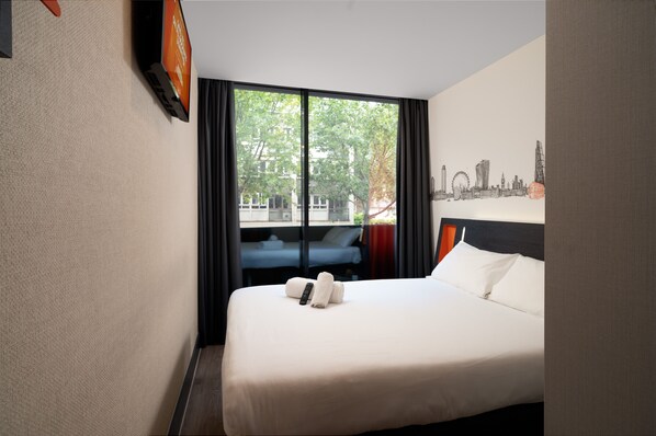 Double Room with Window | Memory foam beds, soundproofing, iron/ironing board, free WiFi