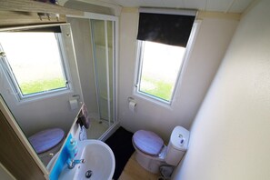 Apartment, Multiple Beds | Bathroom - Lovely 2-bed Static Caravan in Rhyl (Rhyl)